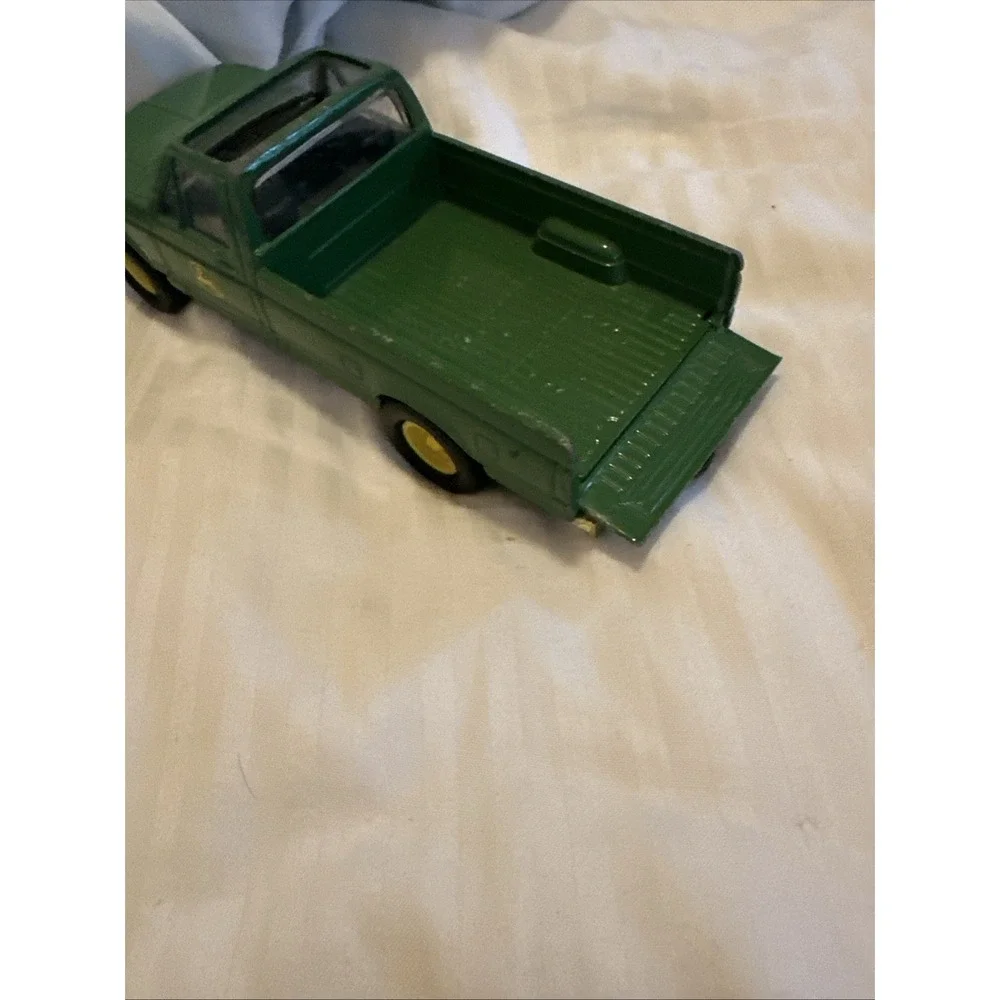 1990's Metal (Working Tailgate) Ertl John Deere Dealership Truck Vintage Green